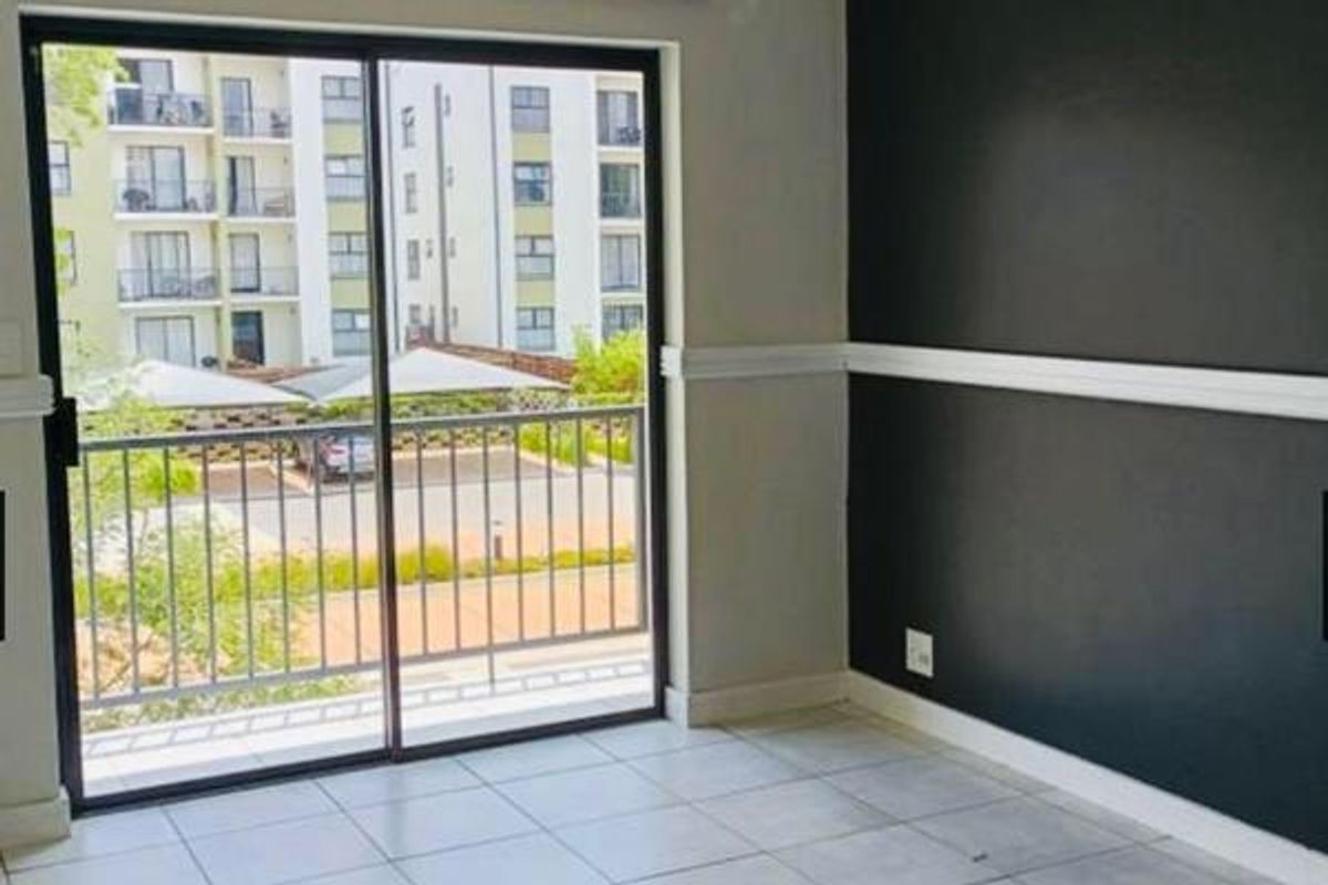 One Bedroom Apartment for Sale in Linbro Park - Photo 2