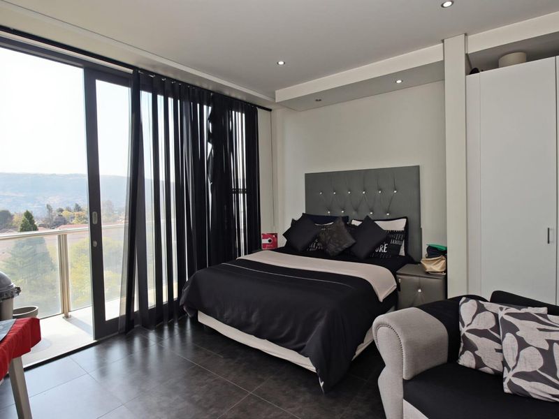 Modern Bachelor Apartment For Sale - Photo 8