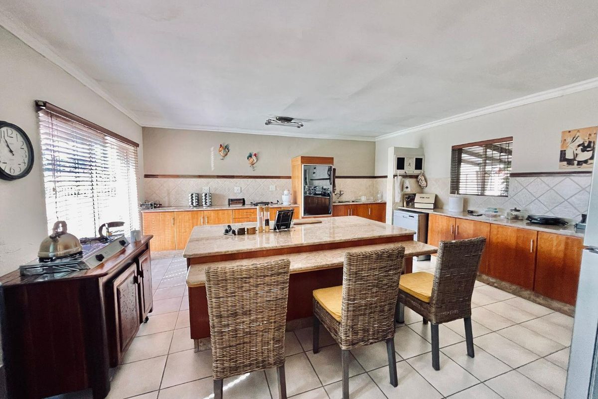 A jewel of a house in Boksburg South, located in a quiet area with no pedestrian traffic - Photo 3