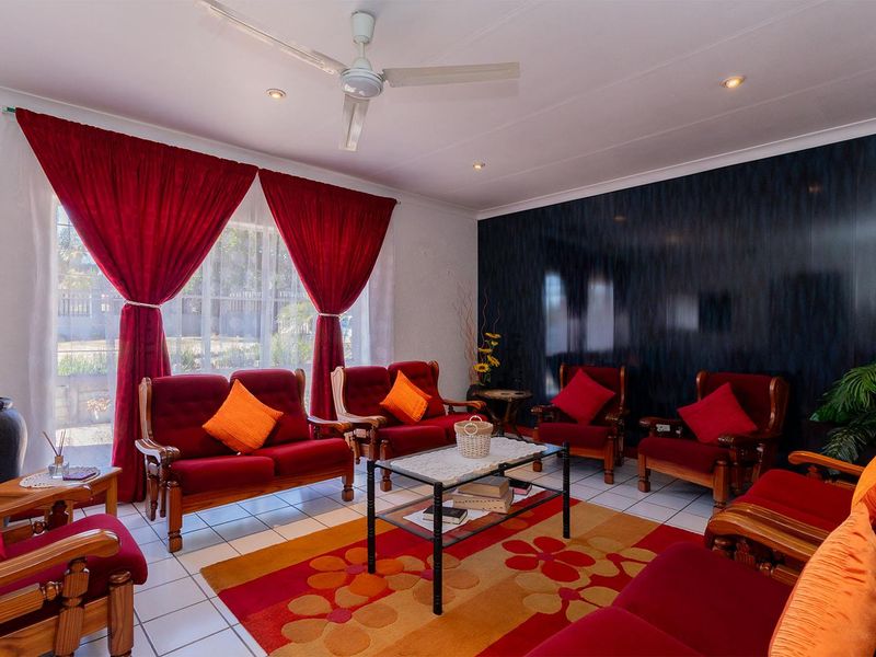 Spacious 4-Bed Family Home with Solar Power & Modern Comforts in Norkem Park - Photo 3