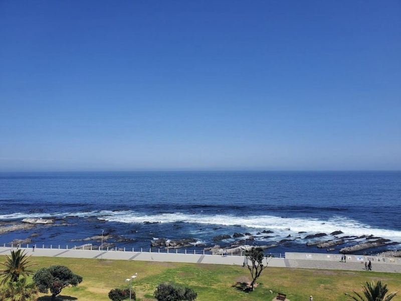 Most Sought After !   Airbnb 1 Bedroom on the Beach Front Sea Point ! - Photo 2