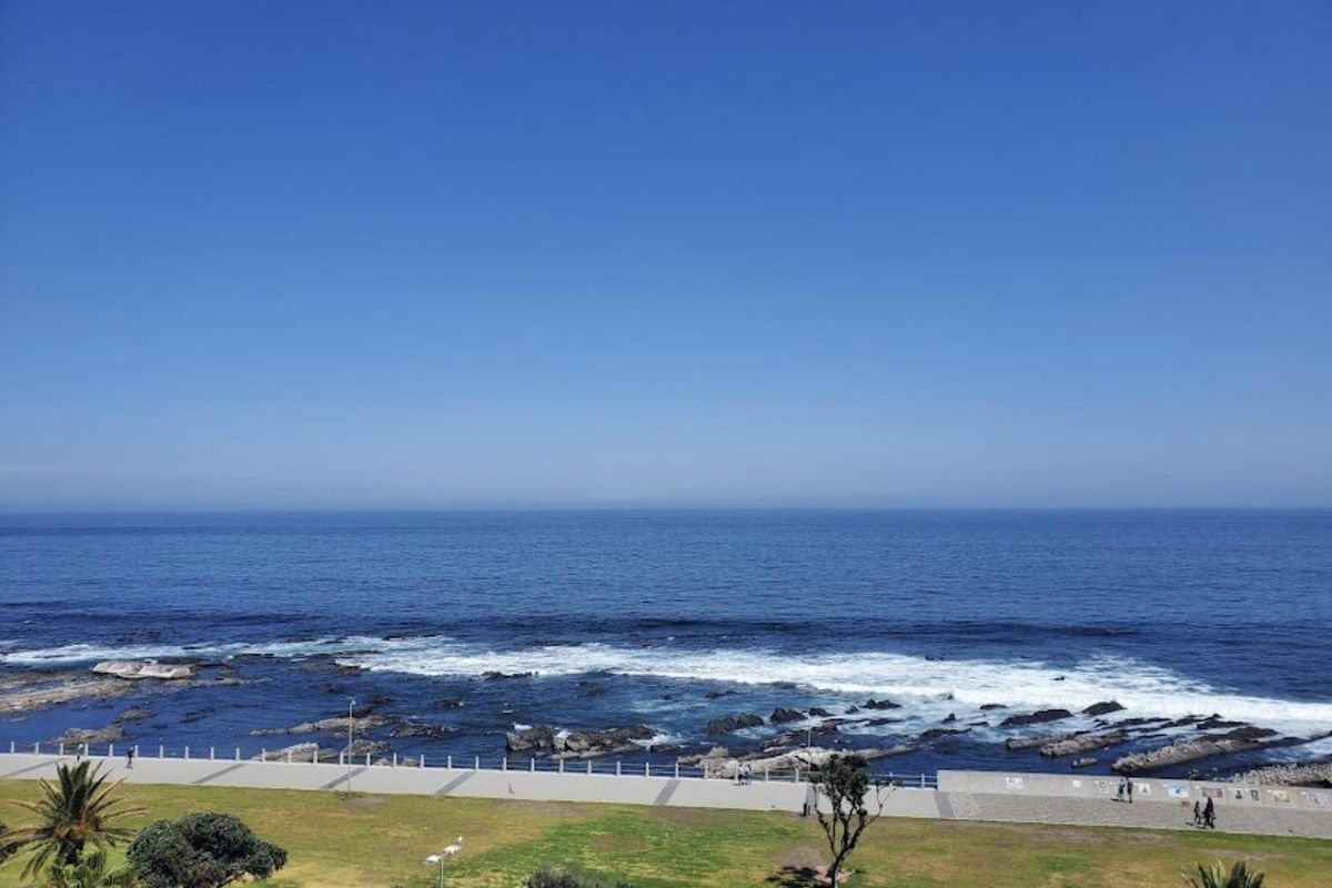 Most Sought After !   Airbnb 1 Bedroom on the Beach Front Sea Point ! - Photo 2