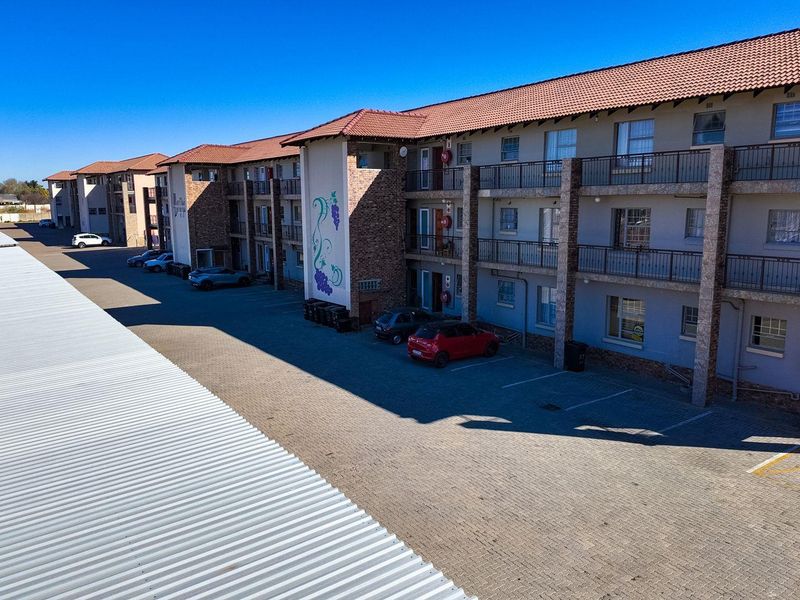 For Sale: Ground Floor Apartment, Two Bedroom - Photo 2