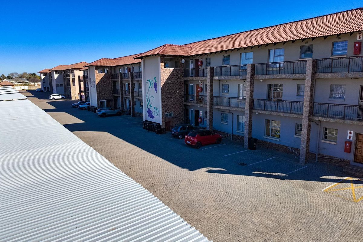 For Sale: Ground Floor Apartment, Two Bedroom - Photo 2