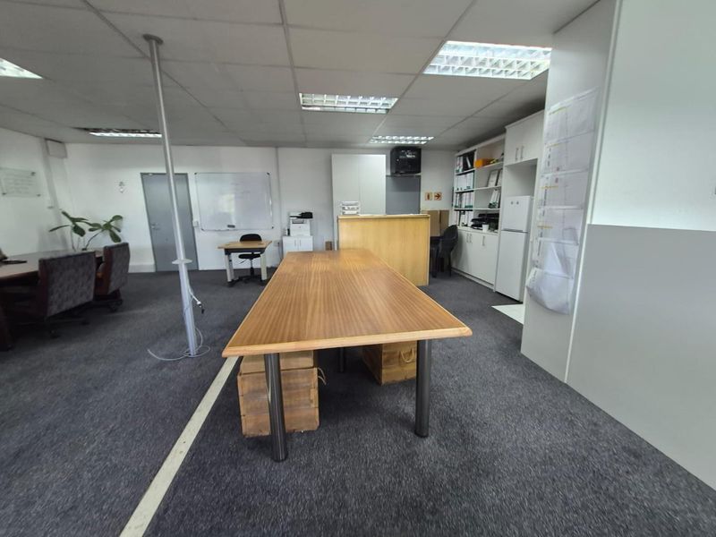BERGVLIET – 103M2 STUNNING OFFICE SPACE TO LET - Photo 6