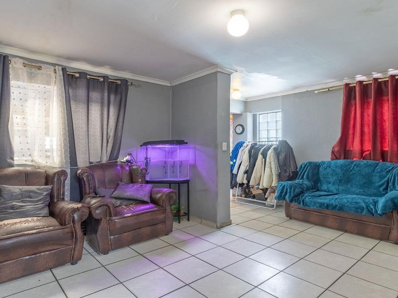 Great 2 bedroom 1 Bathroom Plus Pool For Sale - Photo 3