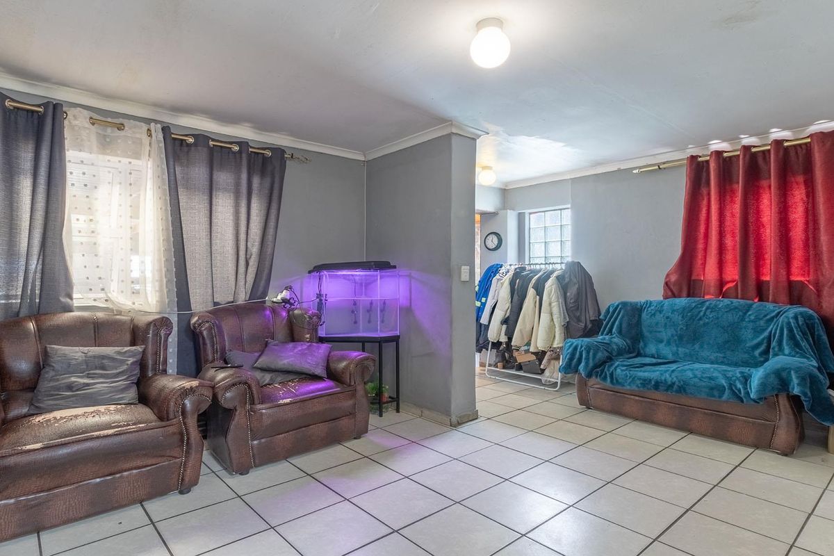 Great 2 bedroom 1 Bathroom Plus Pool For Sale - Photo 3