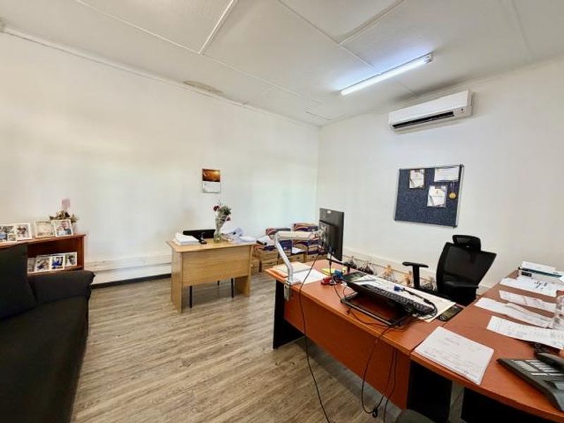 Well maintained prime commercial property for rent. - Photo 7