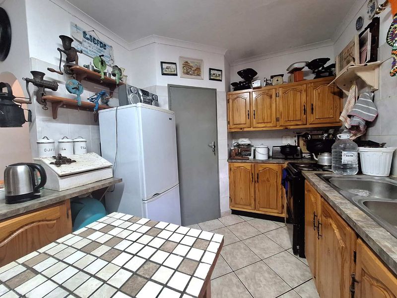 Charming 2-bedroom Retreat with Lovely Entertainment Area - Photo 8