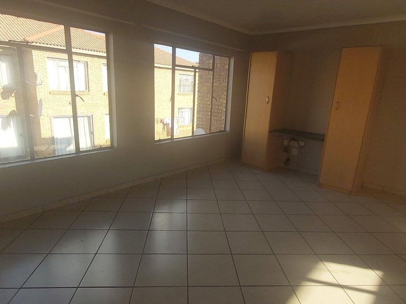 BACHELOR APARTMENT FIRST FLOOR - Photo 8