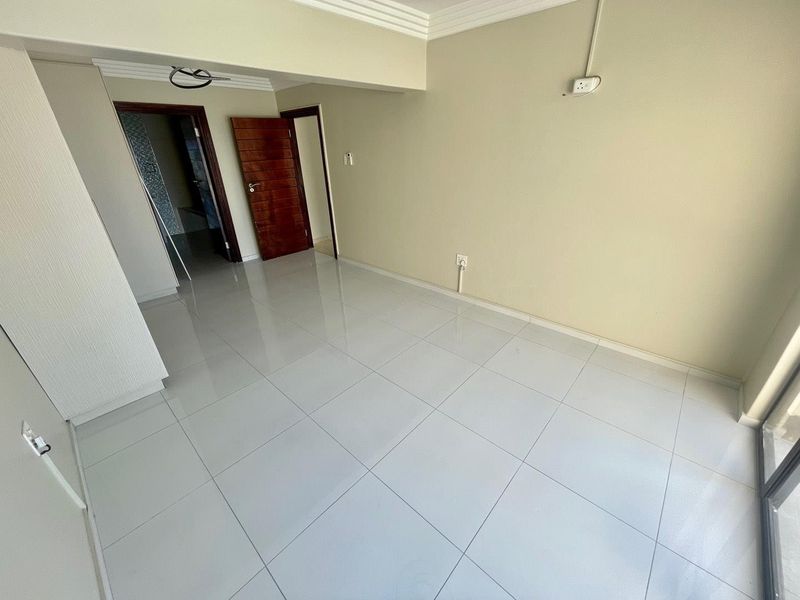 Hendra - Spacious 3-Bedroom Apartment with Sea Views in Umhlanga - Photo 10