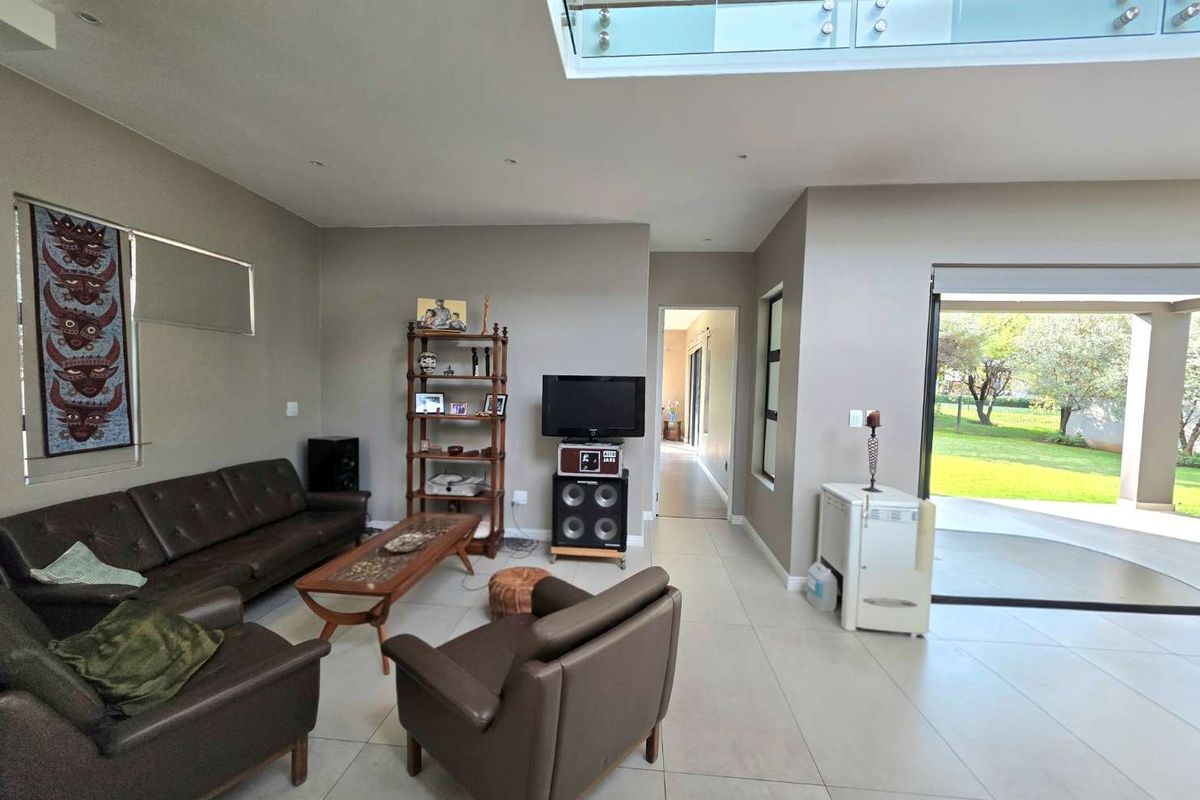 4 Bedroom House plus study and more to Rent in Steyn City - Photo 4