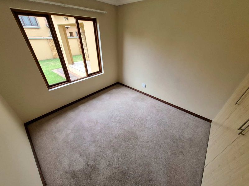 Quiet Family Orientated Cluster For Sale! - Photo 9