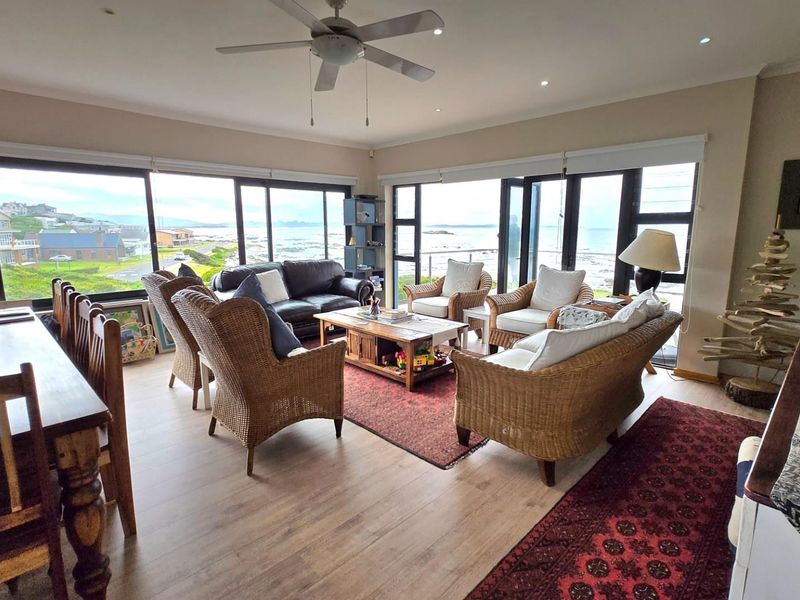 Modern Living and Family Bonding: Your Dream Home in Franskraal - Photo 10