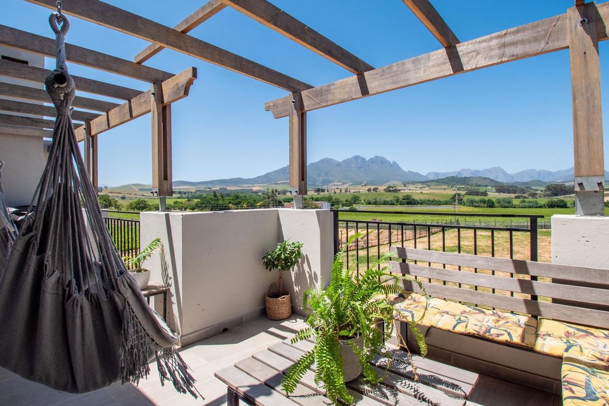 Modern 3-Bedroom Home in Secure Estate with Uninterrupted Mountain Views - Photo 2