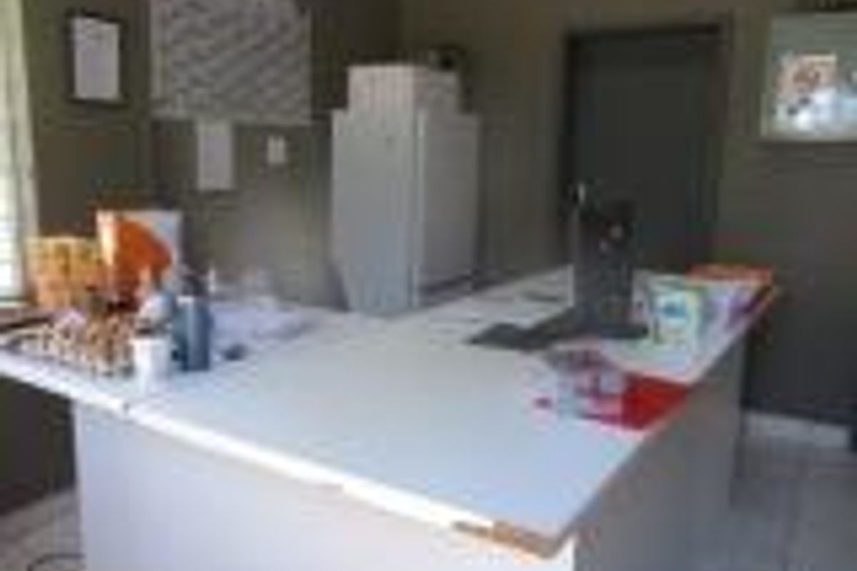 PRIME BUSINESS MEDICAL OR OFFICE USE - Photo 4