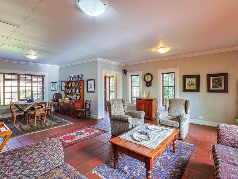 Spacious Family Home with Character & Separate Flatlet - Photo 8