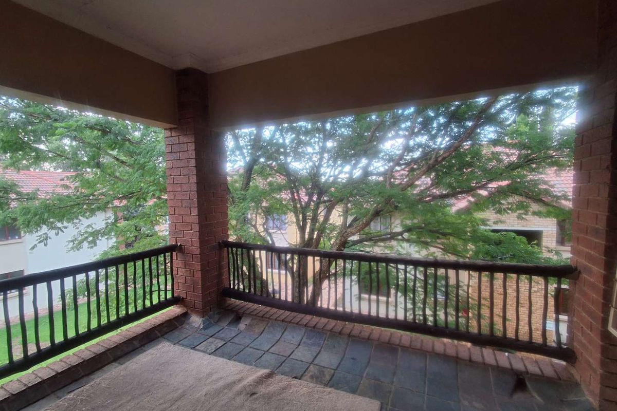 Bright and airy 2-bed haven with Balcony Bliss! - Photo 4