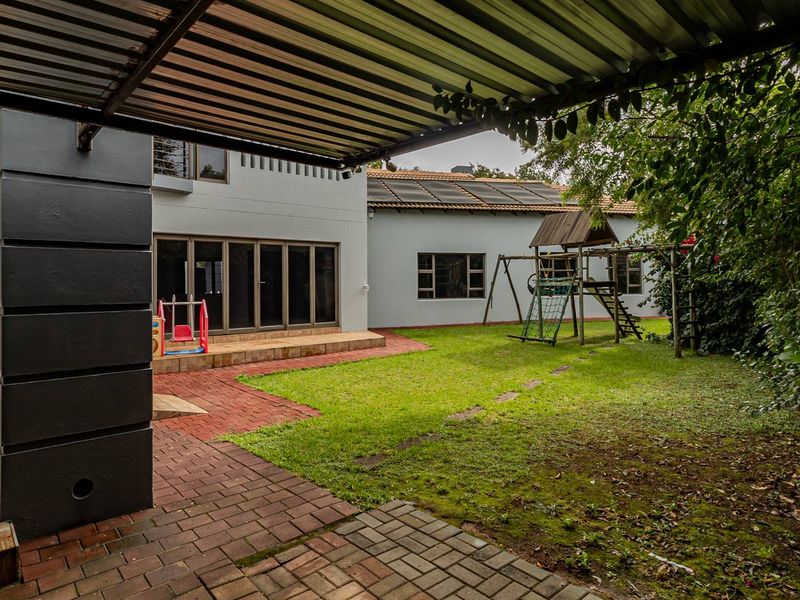 Grand Bryanston East Estate Living | 8-Bedroom Luxury Residence with Exceptional Lifestyle Appeal - Photo 6
