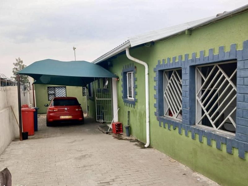 🌟 Investor’s Dream: Dual Income Property on Corner Erf in Extension 8/9, Okahandja! 🌟 - Photo 3