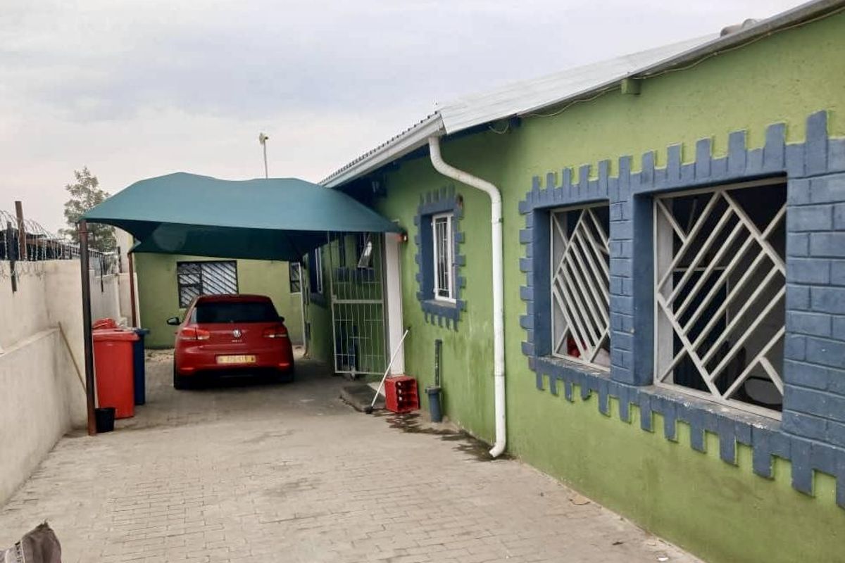 🌟 Investor’s Dream: Dual Income Property on Corner Erf in Extension 8/9, Okahandja! 🌟 - Photo 3