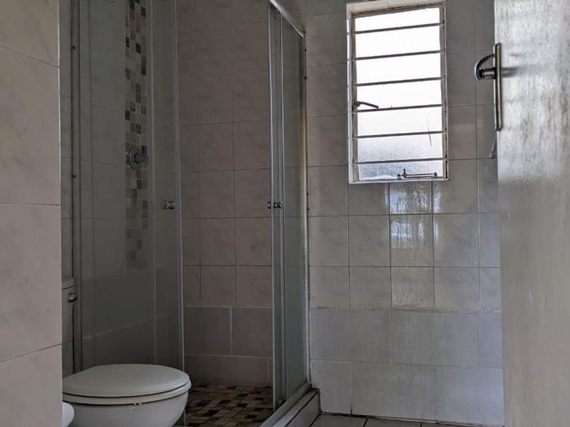 Sun, Space & Smart Living in your 3-Bed Family Townhouse - Photo 3