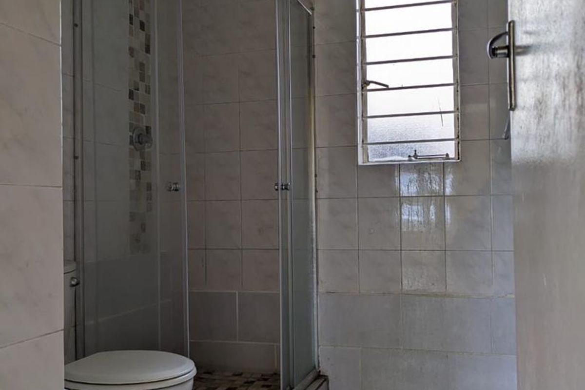Sun, Space & Smart Living in your 3-Bed Family Townhouse - Photo 3