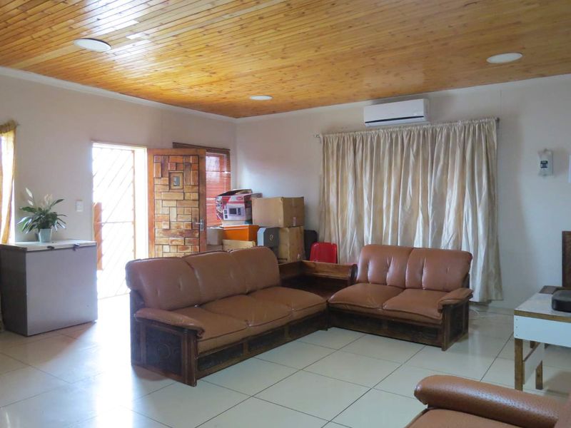 "Exclusive Corner Property: Residential & Business Ready in Central Okahandja!" - Photo 4