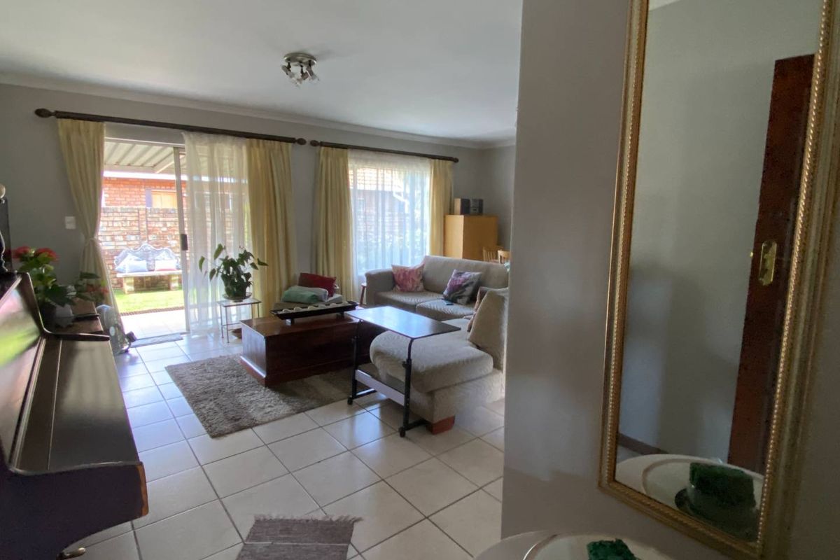 2 Bedroom Townhouse for Sale in Pierre Van Ryneveld. - Photo 3