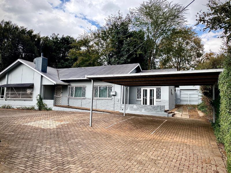 Family Home with a Spacious Yard - Photo 3