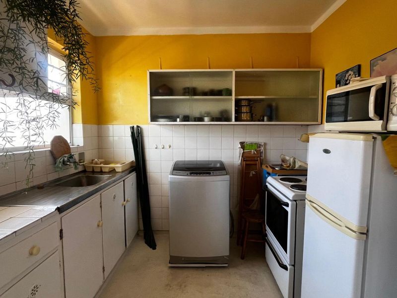 Corner Apartment Full of Potential in Leafy Tamboerskloof - Photo 5