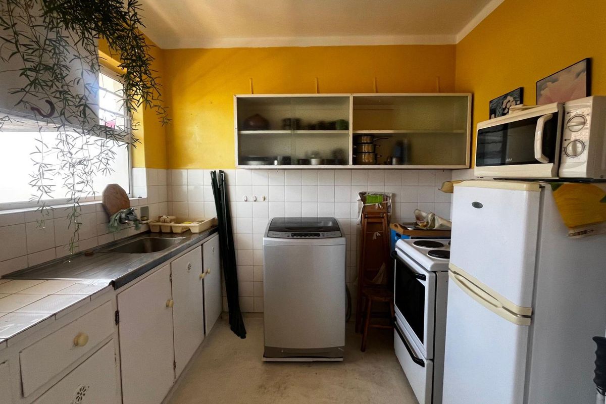 Corner Apartment Full of Potential in Leafy Tamboerskloof - Photo 5