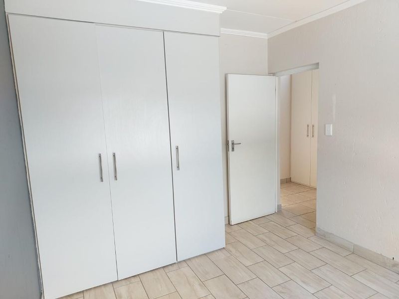 3 BEDROOM APARTMENT FOR SALE NEAR LONE HILL. - Photo 9