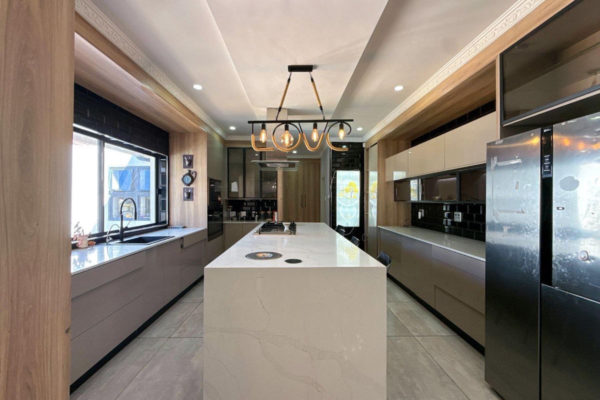 Entertainer’s Dream Family Home in Secure Waterkloof Ridge - Photo 3