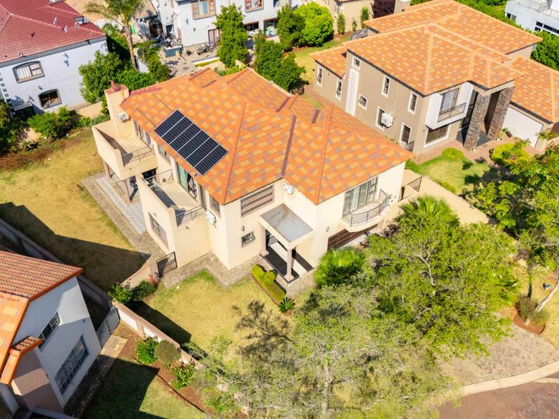 A 4 Bedroom Family Home for Sale in  Stone Ridge Country Estate - Photo 2