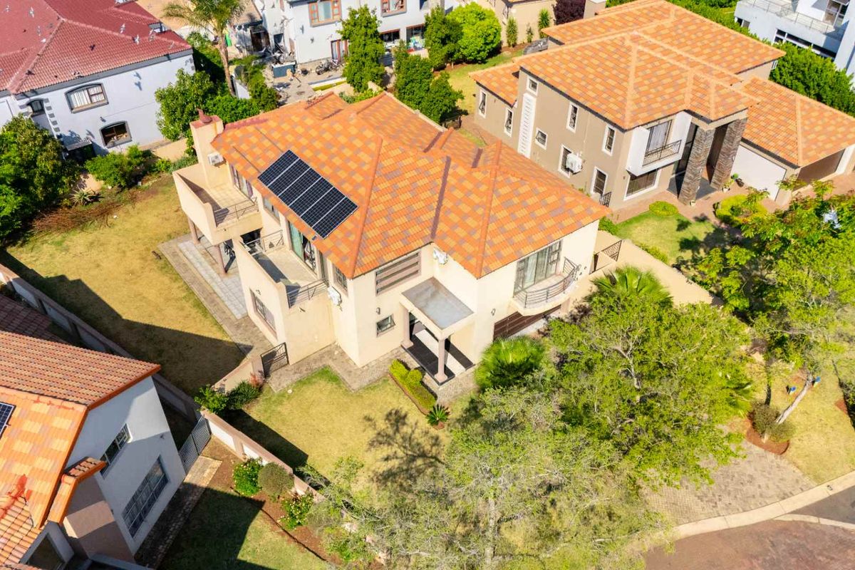 A 4 Bedroom Family Home for Sale in  Stone Ridge Country Estate - Photo 2