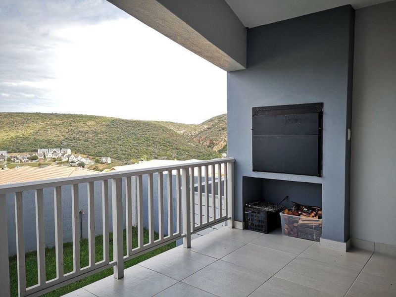 Versatile Opportunity: 6 Bedroom Holiday Home | Permanent Residence | Investment | Dual Living - Photo 5