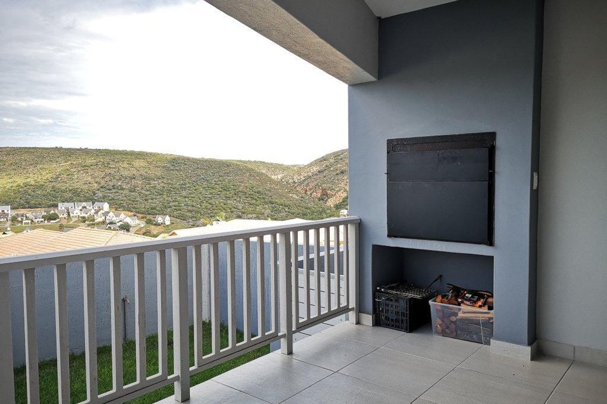 Versatile Opportunity: 6 Bedroom Holiday Home | Permanent Residence | Investment | Dual Living - Photo 5