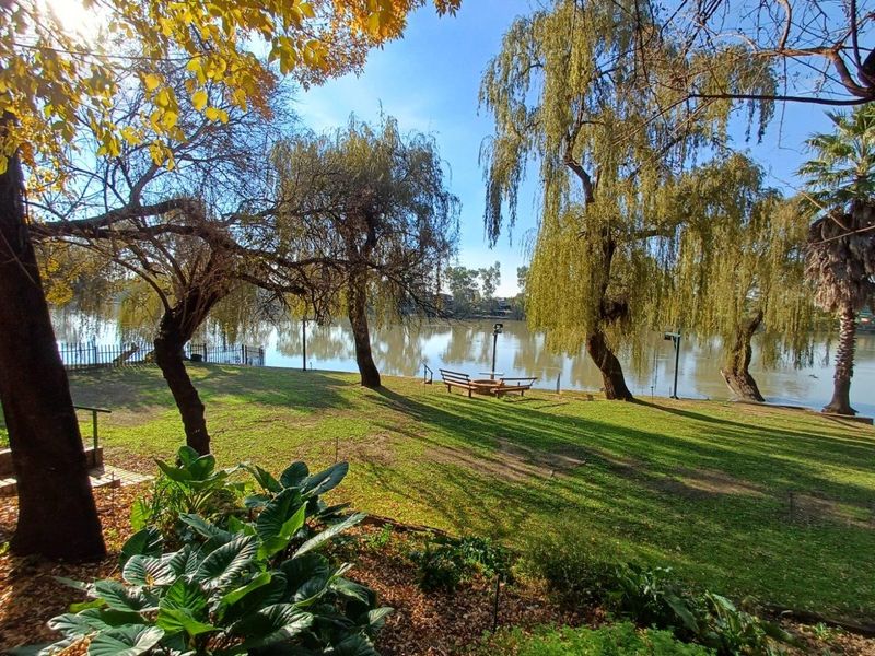 Exceptional 2.1 Hectare Waterfront Estate on the Vaal River. - Photo 4