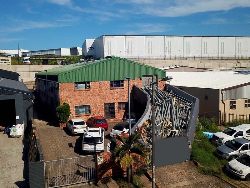 INDUSTRIAL MANUFACTURING WAREHOUSE AND OFFICES - Photo 2