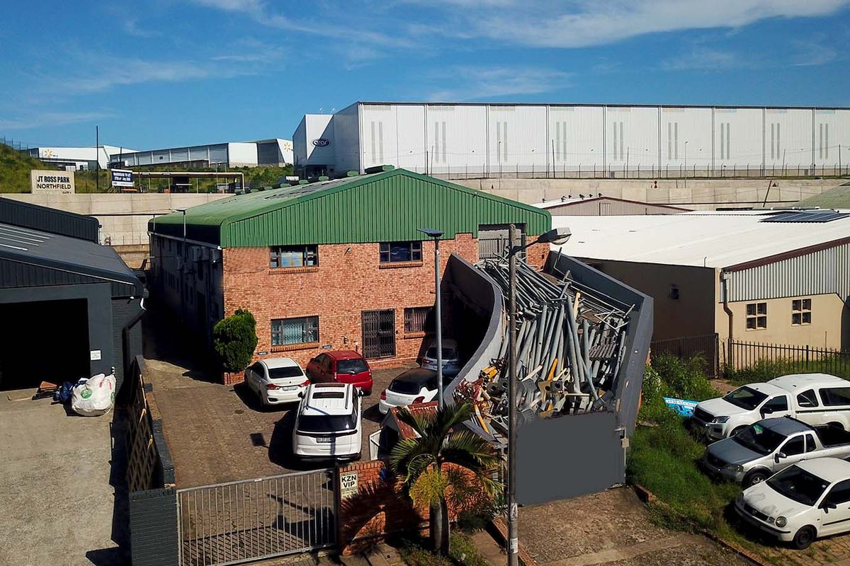 INDUSTRIAL MANUFACTURING WAREHOUSE AND OFFICES - Photo 2