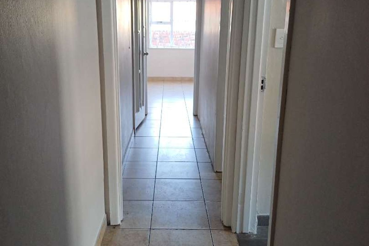 Spacious ground  floor unit. Great investor opportunity - Photo 5