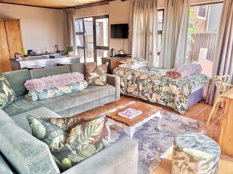 Modern 1-Bedroom Fully Furnished Apartment with Stunning Pretoria Views - Photo 1