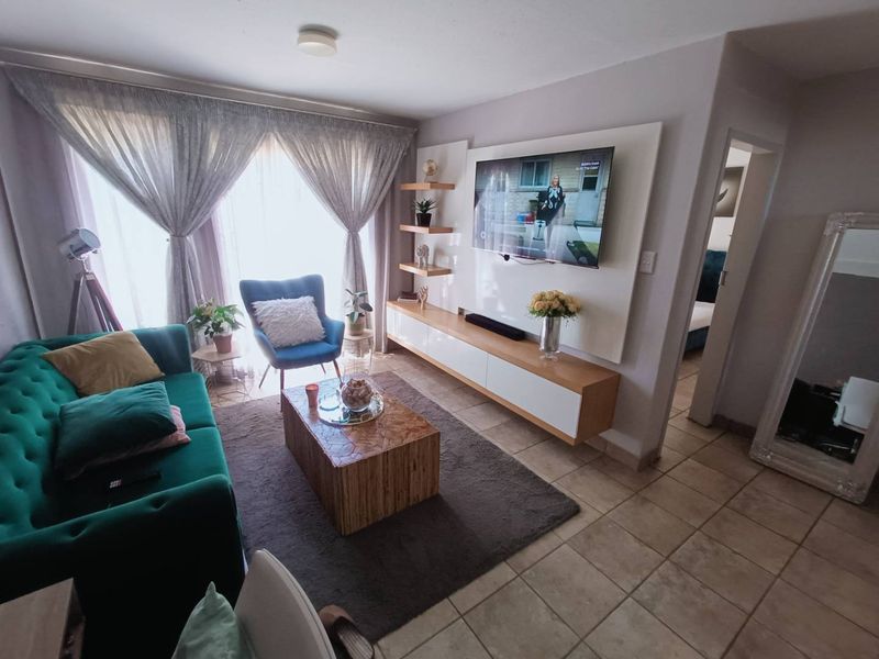 BEAUTIFUL FIRST FLOOR APARTMENT FOR SALE IN ROOIHUISKRAAL!!!!!! - Photo 6