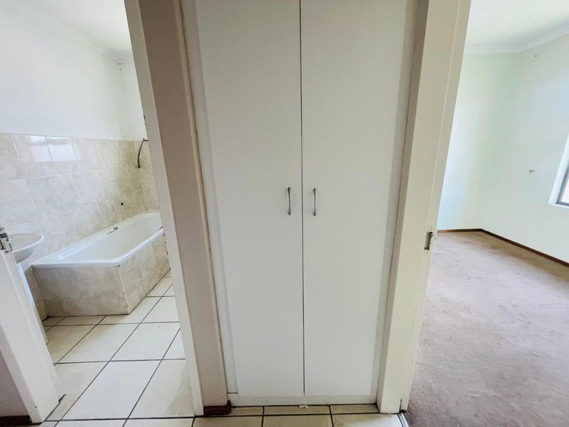 2 Bedroom Apartment / Flat for Sale in Parkrand - Photo 10