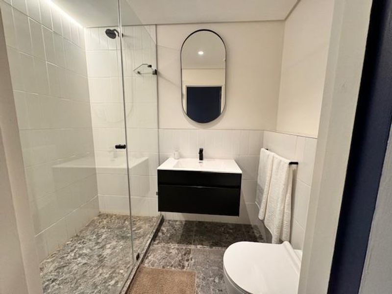 Stylish Station House Studio - Photo 9