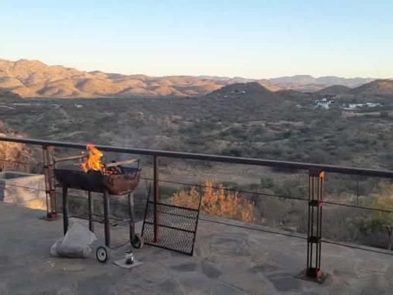 **Stunning Property Just 10km from Windhoek CBD** - Photo 6