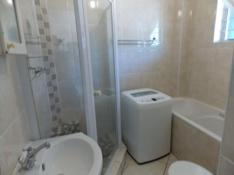 2 Bedroom Flat in  Warner Beach - Photo 4