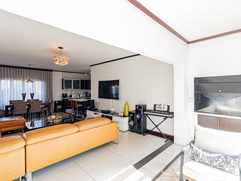 Spacious 3-Bedroom House Available for Sale - Photo 8