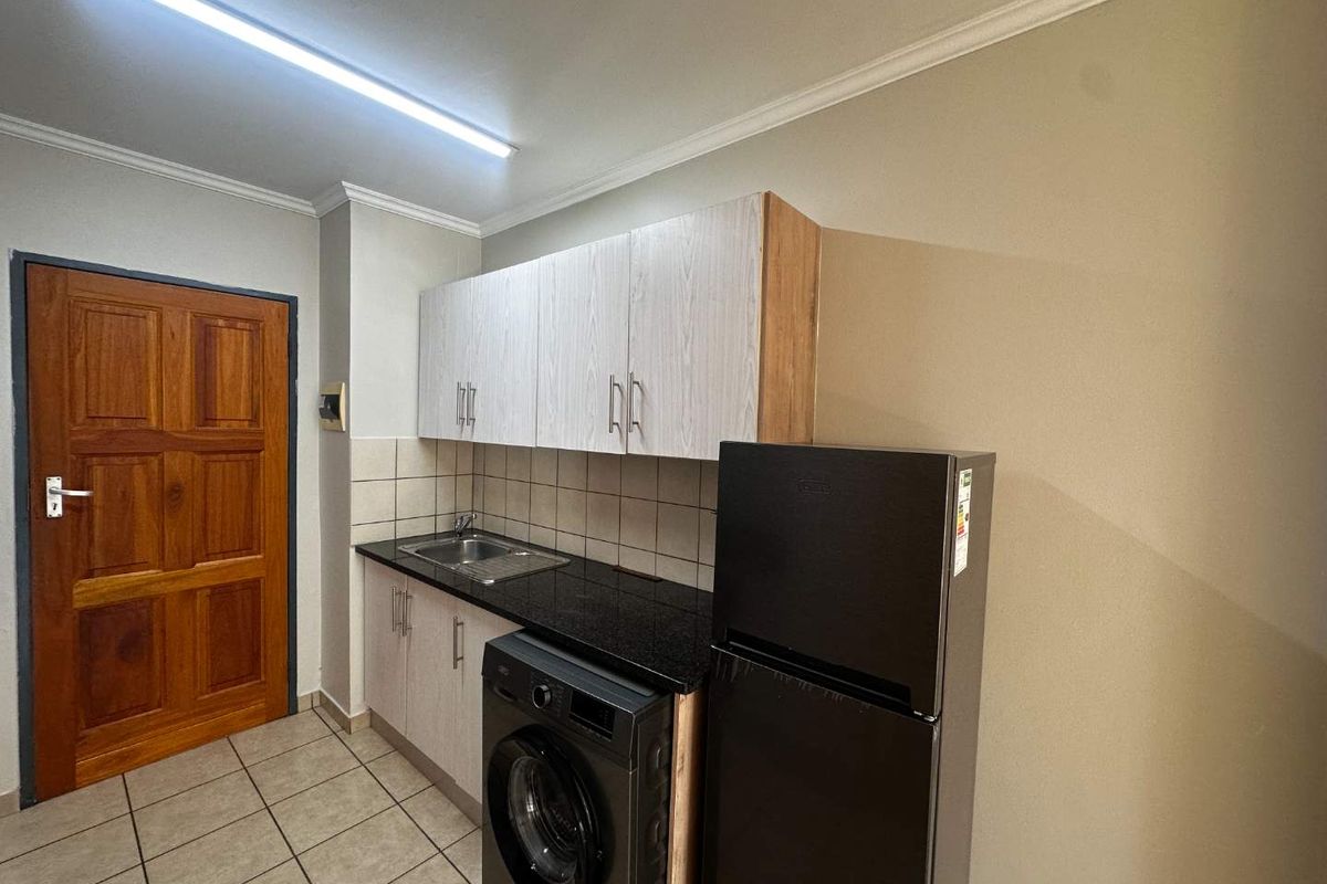Secure 2-Bed Apartment – Ideal Starter Home or Investment in Noordwyk - Photo 5
